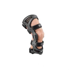 Stabilizator kolana BREG Fusion XT idealnie nadaje się do użytkowania podczas codziennej aktywności jak i podczas uprawiania sportu.