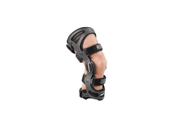 Stabilizator kolana BREG Fusion XT idealnie nadaje się do użytkowania podczas codziennej aktywności jak i podczas uprawiania sportu.