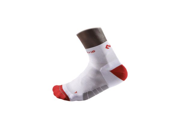 Mcdavid - skarpety kompresyjne active runner socks low- cut (białe) / 8833